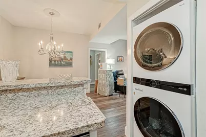 11711 Memorial Drive #389, Houston, TX 77024 - Photo 16