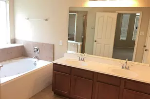 10006 Kendahlwood Ln, Tomball, TX 77375 - Photo 8