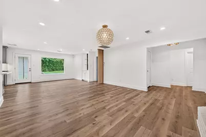 10819 Oasis Drive, Houston, TX 77096 - Photo 8