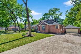 1015 Oak Leaf St, La Porte, TX 77571 - Photo 4