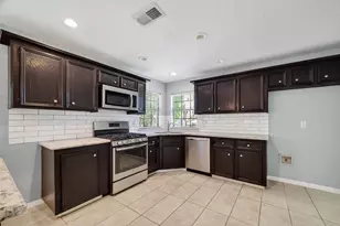 1015 Oak Leaf St, La Porte, TX 77571 - Photo 22