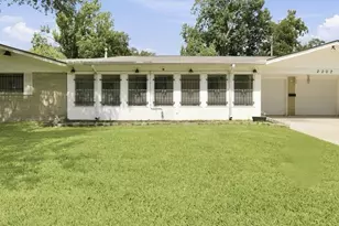 2202 French Pl, Baytown, TX 77520 - Photo 2