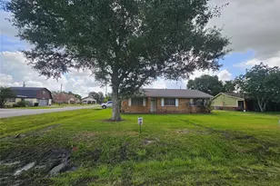 120 Ronald Ave, Bay City, TX 77414 - Photo 2
