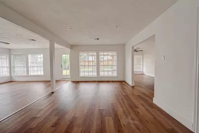 934 Goldfinch Avenue, Sugar Land, TX 77478 - Photo 12
