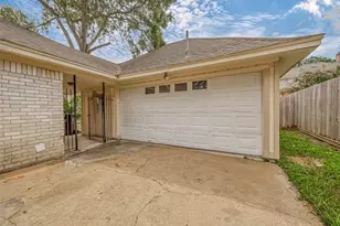 934 Goldfinch Ave, Sugar Land, TX 77478 - Photo 40