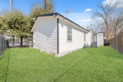 802 E 33rd Street, Houston, TX 77022 - Photo 16