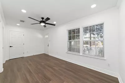 802 E 33rd Street, Houston, TX 77022 - Photo 14