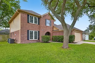 2018 Village Court Lane, Rosenberg, TX 77471 - Photo 2