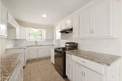 515 Lloyd Lane, Baytown, TX 77521 - Photo 10