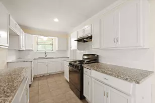 515 Lloyd Ln, Baytown, TX 77521 - Photo 10