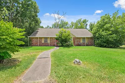 515 Lloyd Lane, Baytown, TX 77521 - Photo 1