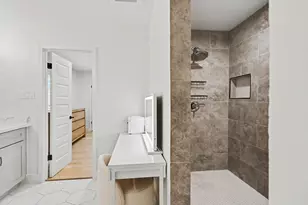 10718 Longmont Dr, Houston, TX 77042 - Photo 22