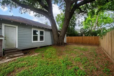 713 W Willis Street, Alvin, TX 77511 - Photo 4