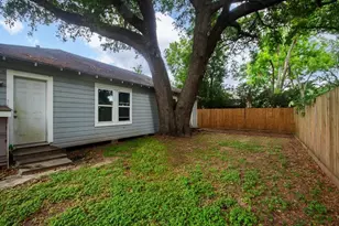 713 W Willis St, Alvin, TX 77511 - Photo 4
