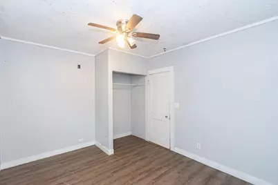 713 W Willis Street, Alvin, TX 77511 - Photo 6