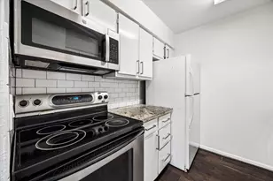 7575 Katy Fwy, Houston, TX 77024 - Photo 6