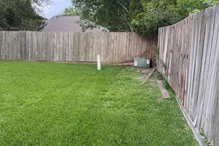 314 Capehill Dr, Houston, TX 77598 - Photo 4