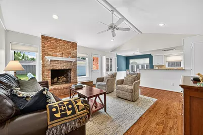 9327 Meadowcroft Drive, Houston, TX 77063 - Photo 12