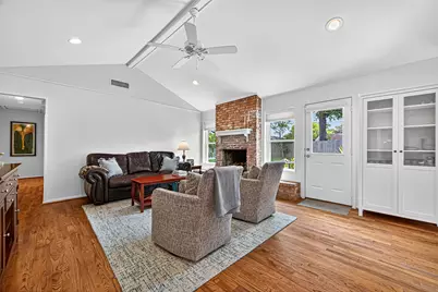 9327 Meadowcroft Drive, Houston, TX 77063 - Photo 16