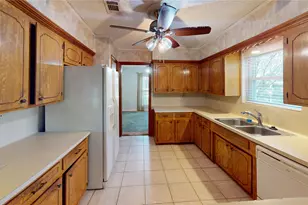 446 Countryside Dr, West Columbia, TX 77486 - Photo 8
