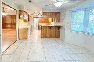 446 Countryside Dr, West Columbia, TX 77486 - Photo 6