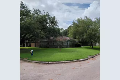 8106 Lorrie Drive, Houston, TX 77025 - Photo 2