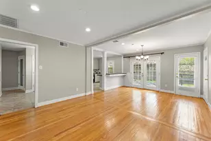 8106 Lorrie Dr, Houston, TX 77025 - Photo 8