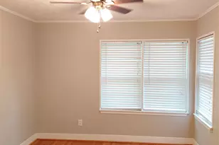 8106 Lorrie Dr, Houston, TX 77025 - Photo 8