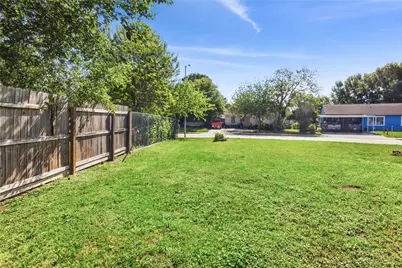 6651 Crestmont Street, Houston, TX 77033 - Photo 20