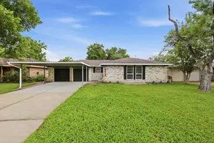 6418 Silver Chalice Dr, Houston, TX 77088 - Photo 2