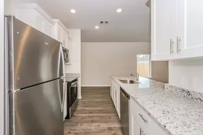 8102 Sunberry Shadow Drive, Houston, TX 77016 - Photo 8