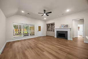 2 Gilded Crest Ct, The Woodlands, TX 77382 - Photo 12