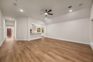2 Gilded Crest Ct, The Woodlands, TX 77382 - Photo 10