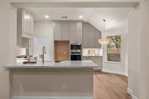 2 Gilded Crest Ct, The Woodlands, TX 77382 - Photo 16