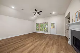 2 Gilded Crest Ct, The Woodlands, TX 77382 - Photo 12