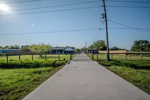 1102 Crosby Dayton Rd, Crosby, TX 77532 - Photo 2