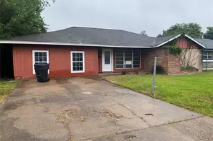 5711 Thrush Dr, Houston, TX 77033 - Photo 1
