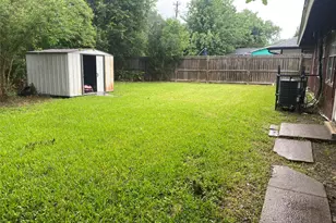 5711 Thrush Dr, Houston, TX 77033 - Photo 2