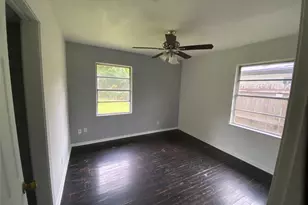 5711 Thrush Dr, Houston, TX 77033 - Photo 6