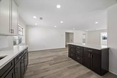 1079 Redfish Street, Bayou Vista, TX 77563 - Photo 8