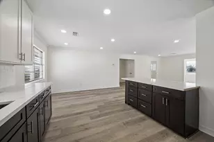 1079 Redfish St, Bayou Vista, TX 77563 - Photo 8