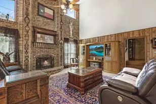 9820 Lake Forest Circle N, Brenham, TX 77833 - Photo 4