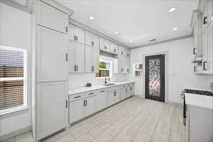 7105 Weyburn St, Houston, TX 77028 - Photo 10