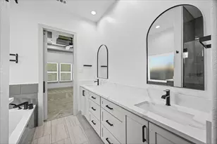 7105 Weyburn St, Houston, TX 77028 - Photo 18