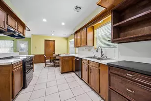 1714 Ashford Hollow Ln, Houston, TX 77077 - Photo 10