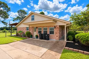 12315 Thaman Dr, Dickinson, TX 77539 - Photo 6