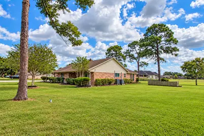 12315 Thaman Drive, Dickinson, TX 77539 - Photo 4