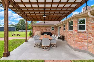 12315 Thaman Dr, Dickinson, TX 77539 - Photo 8