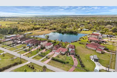 2767 Broadway Street, Dickinson, TX 77539 - Photo 18