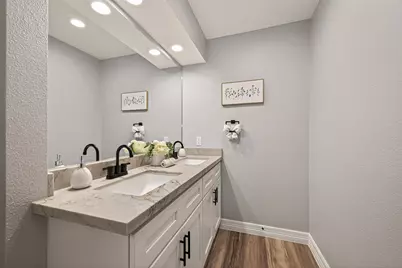 5422 Valerie Street, Bellaire, TX 77401 - Photo 28